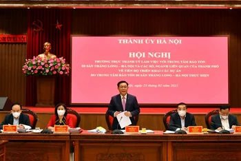 Đồng chí Vương Đình Huệ, Ủy viên Bộ Chính trị, Bí thư Thành ủy phát biểu ý kiến.