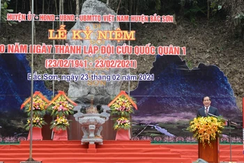 Đồng chí Dương Xuân Huyên, Phó Chủ tịch UBND tỉnh Lạng Sơn phát biểu ôn lại truyền thống lịch sử, vẻ vang của Đội Cứu quốc quân 1.