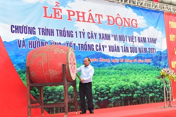 Thủ tướng Chính phủ Nguyễn Xuân Phúc phát động Chương trình trồng một tỷ cây xanh “ Vì một Việt Nam xanh” và hưởng ứng “Tết trồng cây” Xuân Tân Sửu năm 2021 tại TP Tuyên Quang.