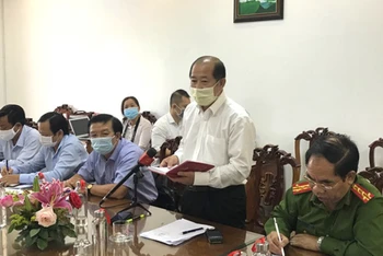 Phó Chủ tịch UBND tỉnh Đồng Tháp Đoàn Tấn Bửu chỉ đạo xử lý hai vụ học sinh của Trường THPT Đốc Binh Kiều và THPT Tháp Mười bị bắt, đánh.