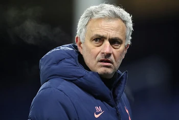 Jose Mourinho đang dùng vinh quang quá khú để huyễn hoặc bản thân. (Ảnh: Getty Images).