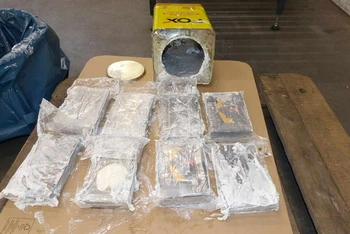 Một phần cocaine thu giữ tại cảng Hambourg ngày 12-2. Ảnh: Reuters.