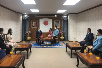 Đại sứ Phan Chí Thành gặp Tỉnh trưởng Udon Thani, Sayam Sirimongkorn.