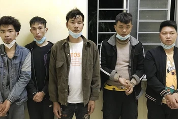 Năm người Trung Quốc nhập cảnh trái phép vào Việt Nam và chuẩn bị vượt biên qua Campuchia bị lực lượng Đồn Biên phòng Long Khốt (tỉnh Long An) bắt giữ.
