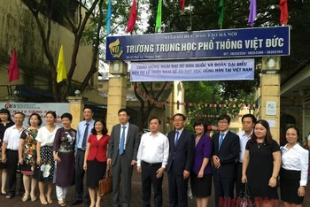 Trường THPT Việt Đức (quận Hoàn Kiếm, Hà Nội) đã đưa tiếng Đức, tiếng Hàn vào giảng dạy trong nhiều năm qua.