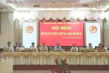 Phó Thủ tướng Thường trực Trương Hoà Bình cùng Đoàn đại biểu Quốc hội tỉnh Long An đã có buổi tiếp xúc cử tri trước kỳ họp thứ 11, Quốc hội khóa XIV.