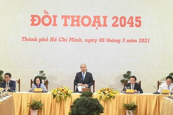 Thủ tướng Nguyễn Xuân Phúc phát biểu tại buổi đối thoại. (Ảnh: VGP)