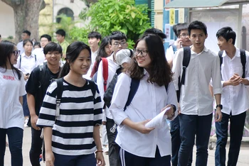 Thí sinh kỳ thi vào lớp 10 của Hà Nội năm học 2020-2021 (Ảnh: THUỶ NGUYÊN)