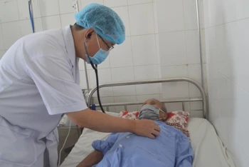 Bệnh nhân N.V.T., 101 ở tỉnh Hậu Giang được cứu nhờ kỹ thuật ít xâm lấn tại BVĐKTW Cần Thơ.