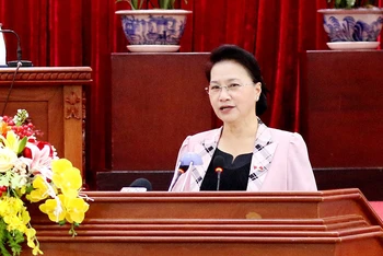 Chủ tịch Quốc hội Nguyễn Thị Kim Ngân phát biểu tại buổi tiếp xúc, làm việc với lãnh đạo thành phố Cần Thơ. 