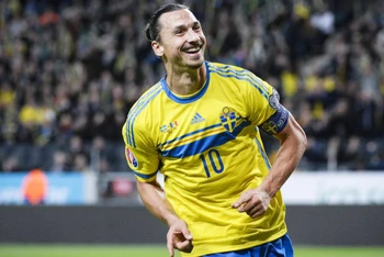 Ibrahimovic từng cầm băng đội trưởng tại tuyển Thụy Điển. (Ảnh: Getty Images)