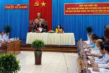 Chủ tịch Quốc hội Nguyễn Thị Kim Ngân làm việc với Ban Chỉ đạo công tác tỉnh An Giang.