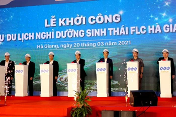 Nguyên Chủ tịch nước Trương Tấn Sang và các lãnh đạo tỉnh Hà Giang, Tập đoàn FLC ấn nút khởi công dự án.