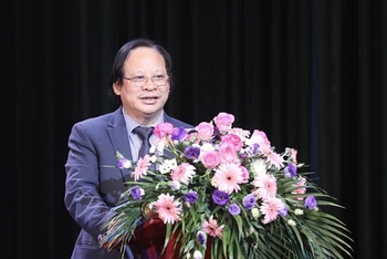 PGS, TS Nguyễn Viết Nhung, Giám đốc Bệnh viện Phổi Trung ương phát biểu tại chương trình.