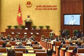 Chủ tịch Quốc hội Nguyễn Thị Kim Ngân trình bày Báo cáo Công tác nhiệm kỳ khoá XIV của Quốc hội, sáng 24-3 (Ảnh: TRẦN HẢI)