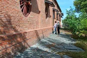 Một công trình xây dựng trái phép của vợ chồng bà Trần Thị Ngọc Nữ tại khu phố Long Sơn, phường Mũi Né trên thửa đất nhà nước bị lấn chiếm. (Ảnh: CTV)