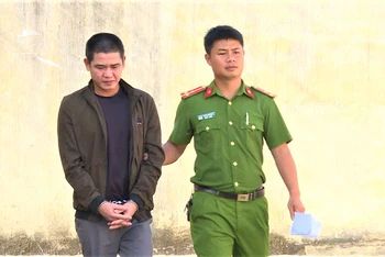 Sau khi ra đầu thú, đối tượng Trương Công Định bị đưa về Công an thị xã Buôn Hồ để điều tra, xử lý.