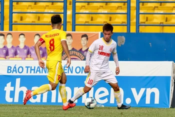U19 Sông Lam Nghệ An (áo vàng) có chiến thắng đậm 3-0 trước U19 Hoàng Anh Gia Lai. (Ảnh: VFF)