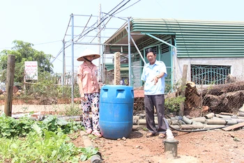 Nhiều người dân xã Đắk R'la đầu tư cả trăm triệu đồng khoan giếng tìm nước nhưng vẫn không có nước sử dụng.