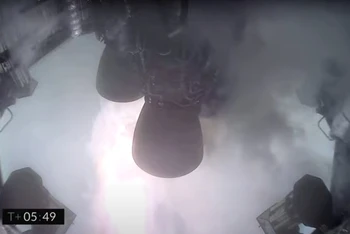 Hình ảnh cuối cùng của nguyên mẫu SN11 trên video trực tiếp trước khi phát nổ. Ảnh: SpaceX.