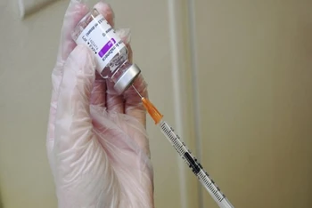 Vaccine ngừa Covid-19 của AstraZeneca. (Ảnh: L’independant)