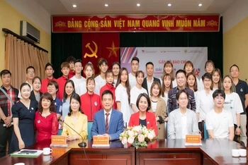 Các thành viên đội tuyển Taekwondo Việt Nam tham gia quảng bá cho Cúp Đại sứ Hàn Quốc 2021.