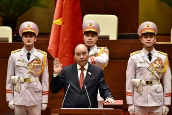 Chủ tịch nước Nguyễn Xuân Phúc tuyên thệ nhậm chức, sáng 5-4 (Ảnh: TRẦN HẢI)