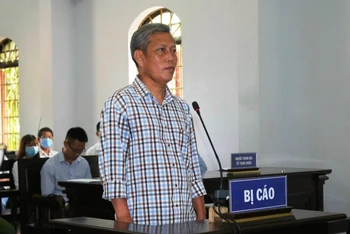 Bị cáo Trịnh Sướng, kẻ cầm đầu đường dây sản xuất và buôn bán xăng giả tại phiên tòa.