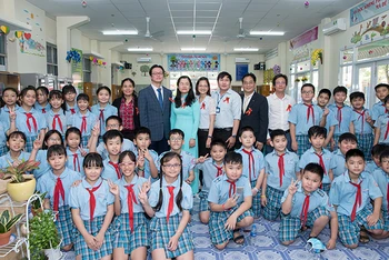 Khánh thành thư viện mới ở Trường tiểu học Ngô Quyền (Ảnh: AAV).