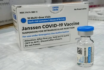 Vaccine ngừa Covid-19 của Johnson & Johnson. (Ảnh: AP)