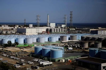 Các bể chứa nước đã qua xử lý tại nhà máy điện hạt nhân Fukushima Daiichi. Ảnh: Reuters.