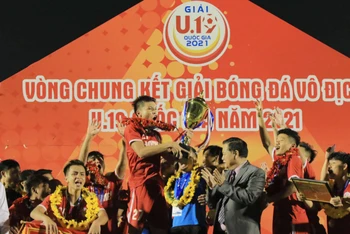U19 PVF bảo vệ thành công chức vô địch U19 Quốc gia 2021. (Ảnh: ThethaoVietnam)