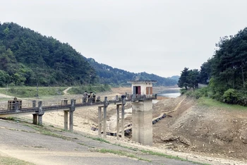Công trình hồ thủy lợi Bản Chang, huyện Ngân Sơn được xác định chi sai nhiều nội dung khi khắc phục, nạo vét vào năm 2018. (Ảnh: TRẦN TUYẾN).
