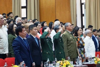 Các đại biểu tham dự Kỷ niệm 60 năm chiến thắng Hiron của nhân dân Cuba.