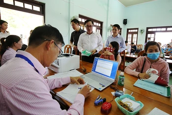 Điểm giao dịch vay vốn của NHCSXH trên địa bàn xã Ngũ Phụng, huyện Phú Quý.