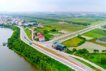 Hạ tầng giao thông trên địa bàn huyện Gia Lâm (Hà Nội) được đầu tư mở rộng, nâng cấp, tạo điều kiện để phát triển thành quận mới của Thủ đô. (Ảnh: ĐĂNG ANH)