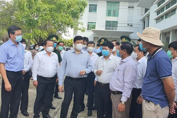 Bộ trưởng Y tế Nguyễn Thanh Long đi kiểm tra công tác phòng, chống dịch tại Kiên Giang. 