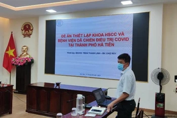 BSCK II Trần Thanh Linh, BV Chợ Rẫy trình bày về việc thiết lập khu điều trị bệnh nhân Covid-19 tại Kiên Giang.