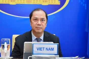 Thứ trưởng Ngoại giao Nguyễn Quốc Dũng tham dự Hội nghị.