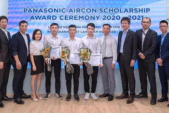 Trao học bổng Panasonic Aircon Scholarship (PACS) tặng các sinh viên xuất sắc năm học 2020-2021.