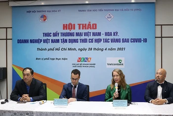 Các đại biểu trao đổi về triển vọng hợp tác giữa Việt Nam và Hoa Kỳ.