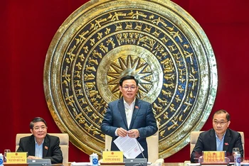 Chủ tịch Quốc hội Vương Đình Huệ phát biểu ý kiến tại buổi làm việc với Ủy ban Kinh tế của Quốc hội.