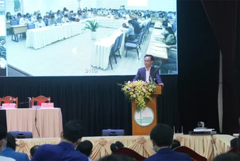Thứ trưởng GD và ĐT Hoàng Minh Sơn phát biểu ý kiến tại hội thảo.