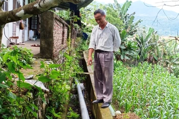 Một công trình kênh dẫn nước tại xã Bộc Bố, huyện Pác Nặm do công ty quản lý bị hư hỏng nhưng sửa chữa tạm bợ trong thời gian qua.