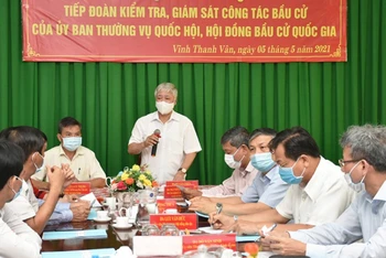 Đồng chí Đỗ Văn Chiến phát biểu tại buổi làm việc với UBBC phường Vĩnh Thanh Vân, TP Rạch Giá.