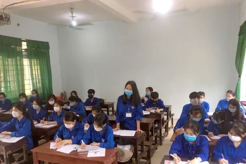 Trường THPT Nghi Xuân (Hà Tĩnh) chủ động triển khai kiểm tra, kết thúc thi học kỳ II trước ngày 8-5 đối với học sinh lớp 10 và 11.