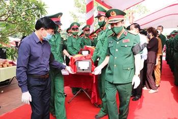 Nghệ An và Thanh Hóa truy điệu, an táng 110 liệt sĩ hy sinh tại Lào