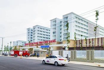 Mặt trước Bệnh viện Đa khoa tỉnh Kiên Giang, ngày 8-5.