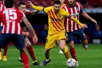 Barcelona và Atletico sẽ đại chiến tại Nou Camp trong trận cầu có thể nói có tính chất quyết định đến cuộc đua danh hiệu ở La Liga. (Ảnh: Getty Images)