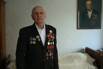 Ivan Kurbakov được tặng thưởng Huân chương Chiến tranh Vệ quốc Vĩ đại hạng Nhất, Huân chương Georgy Zhukov và nhiều phần thưởng cao quý khác. (Nguồn ảnh: TASS)